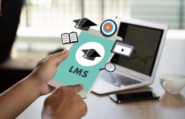 blending an  immersive  experience  with  LMS using data analytics